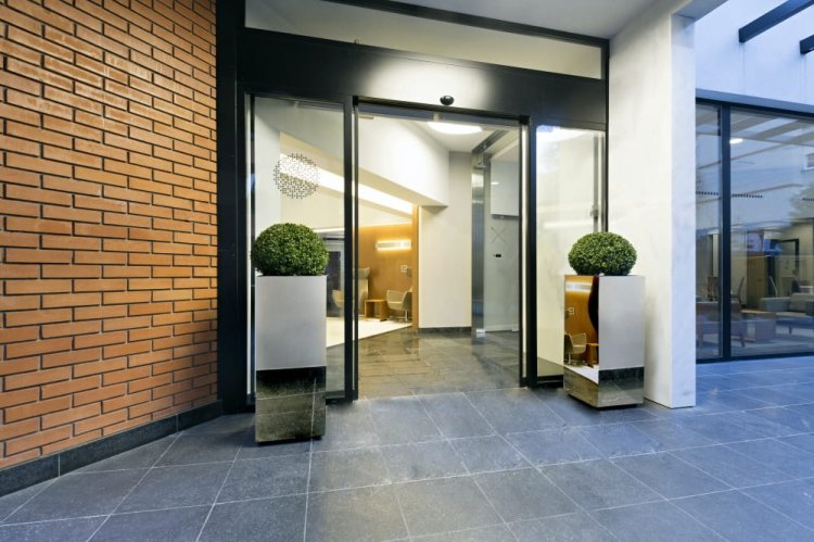 kwadratowa duża donica ze stali nierdzewnej srebrna 4.jpg