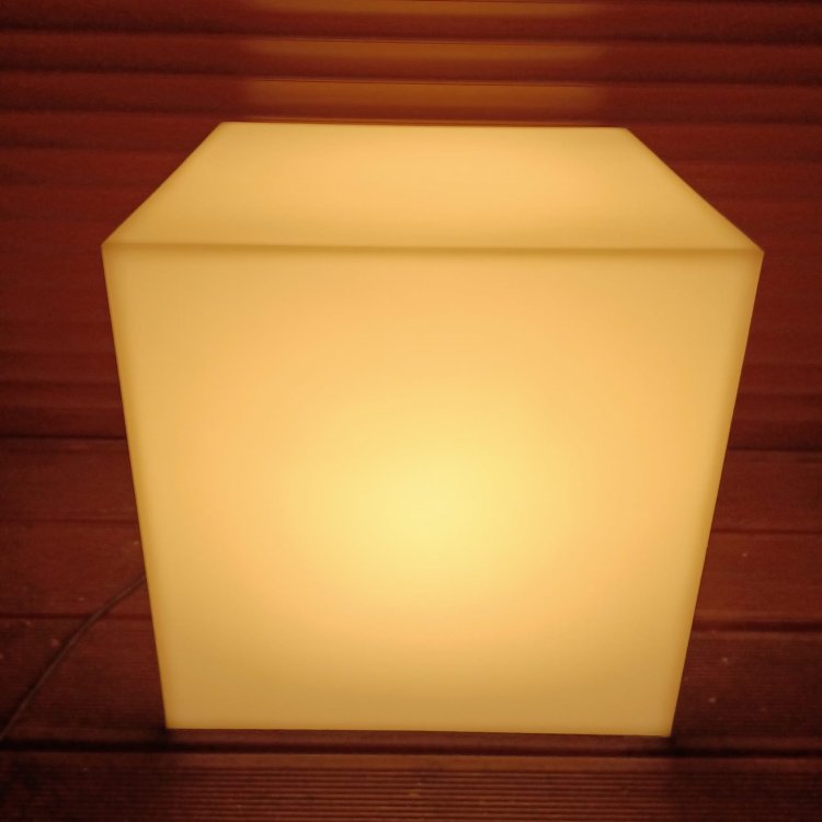 lampka-kwadratowa-do-ogrodu.jpg