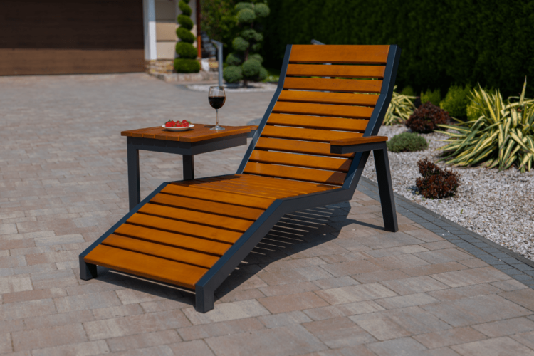 lezak-drewniany 2.png