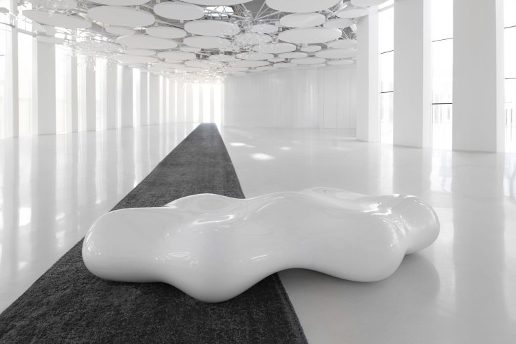 ławka-lava-Vondom-Lava-outdoor-bench-Karim-Rashid-1.jpg
