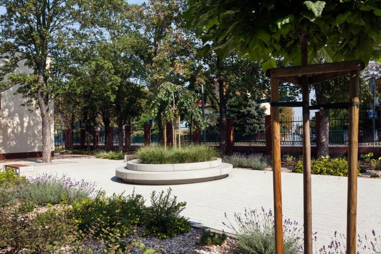 siedzisko-betonowe2024-12-19 o 12.57.32 3.jpeg