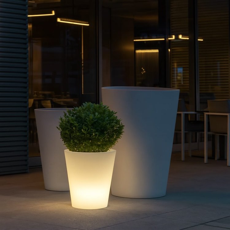 nowoczesna-podswietlana-donica-do-biura 4.jpeg