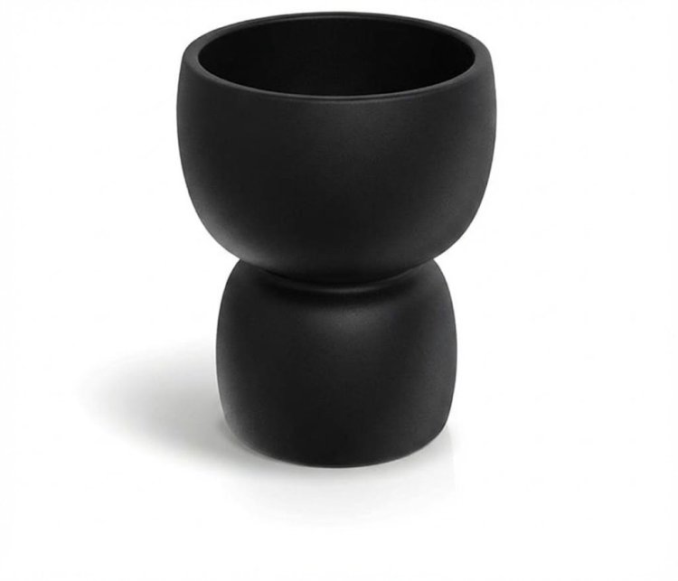 czarna-donica-w-kształcie-kielicha.jpg