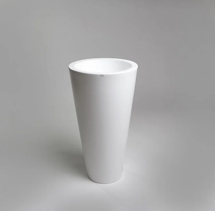 wysoka biala donica 1.jpg