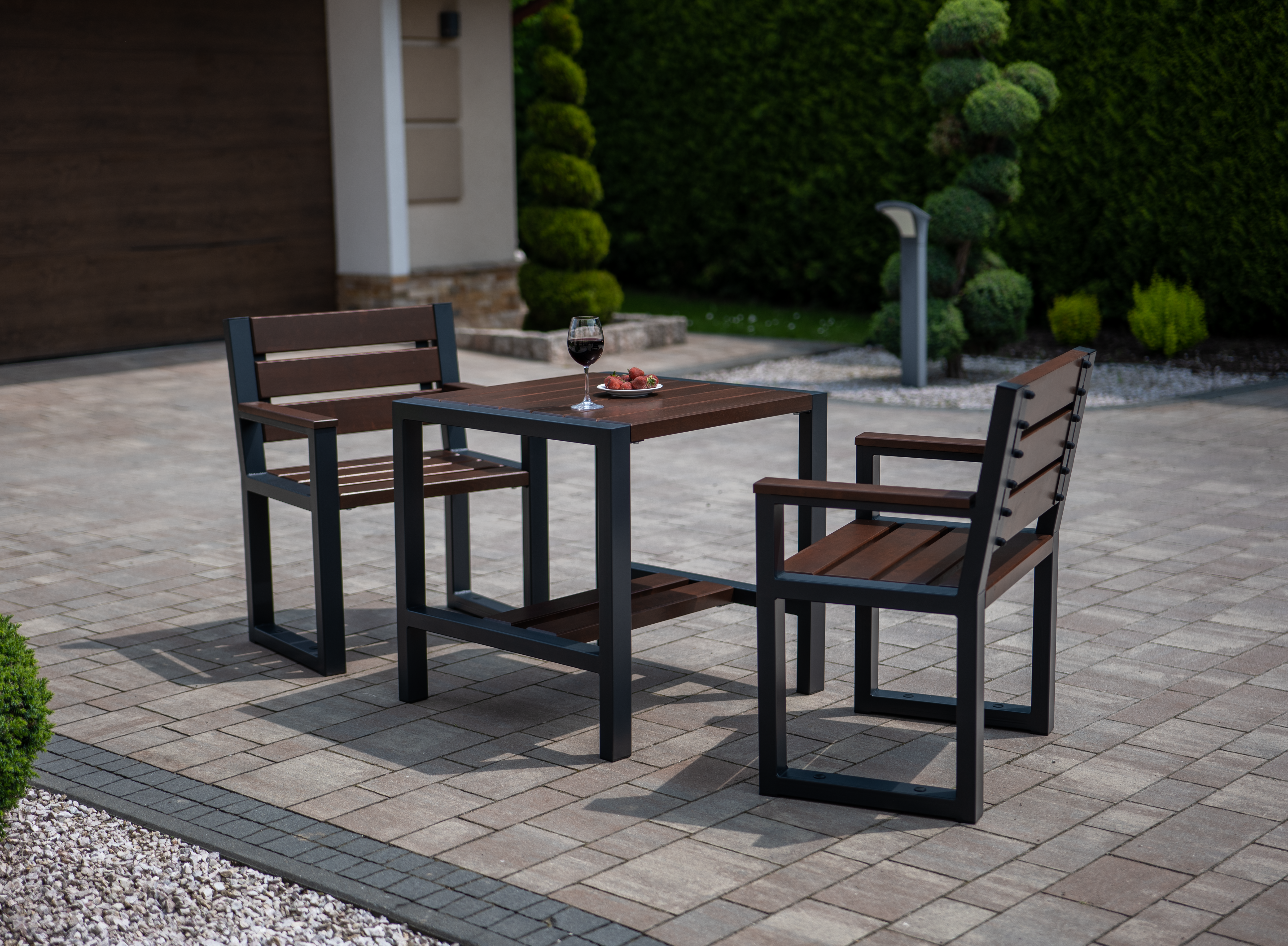 Stół nowoczesny mały + 2 krzesła z podłokietnikami